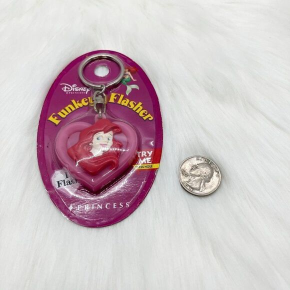 🔮 5/$25 Disney‎ The Little Mermaid Ariel Funkey Flasher Keychain - Picture 3 of 4